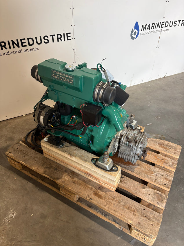 Volvo Penta MD2040 Schiffsmotor mit Wendegetriebe und Armaturenbrett