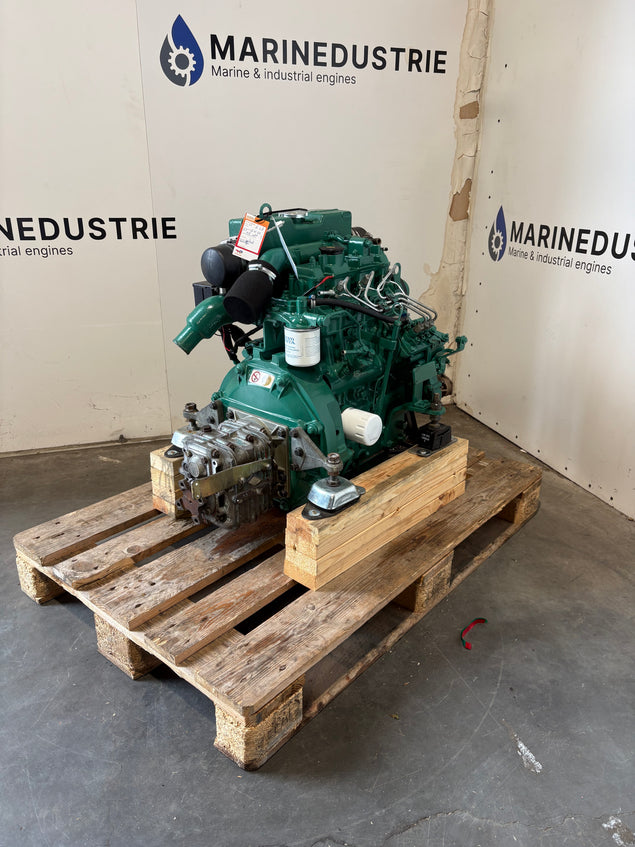 Volvo Penta MD2040 Schiffsmotor mit Wendegetriebe und Armaturenbrett