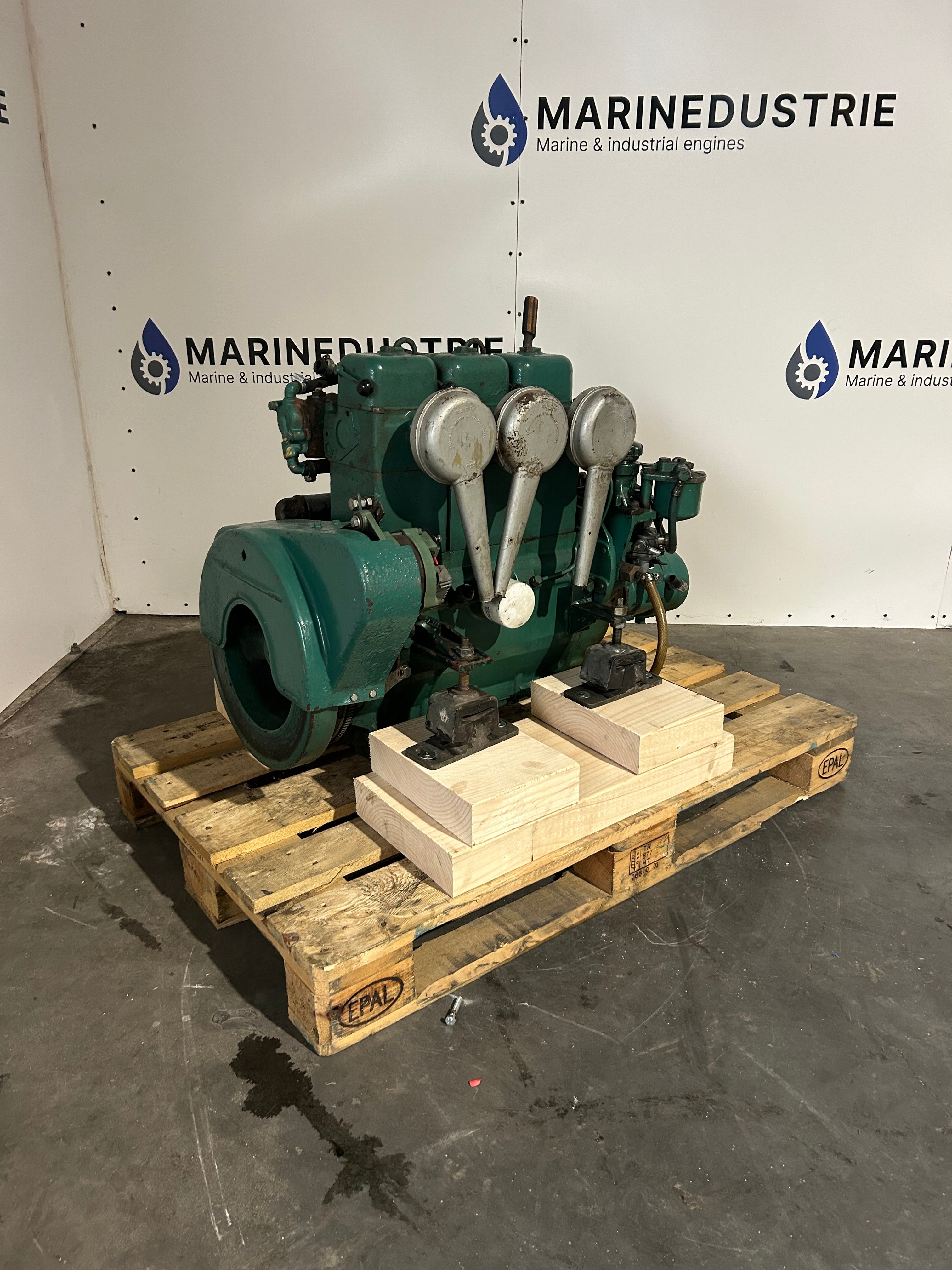 Volvo Penta MD17 mit MS-Getriebe - MarineDustrie
