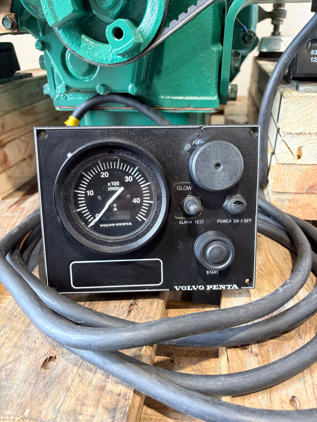 Volvo Penta MD2040 Schiffsmotor mit Wendegetriebe und Armaturenbrett