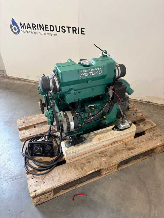 Volvo Penta MD2040 Schiffsmotor mit Wendegetriebe und Armaturenbrett